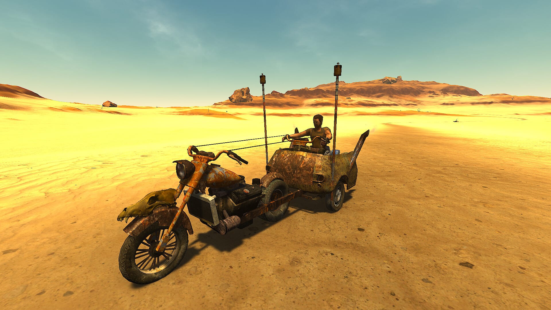 Una motocicleta oxidada con sidecar y banderines avanza por un desierto árido al atardecer, conducida por un hombre con barba.