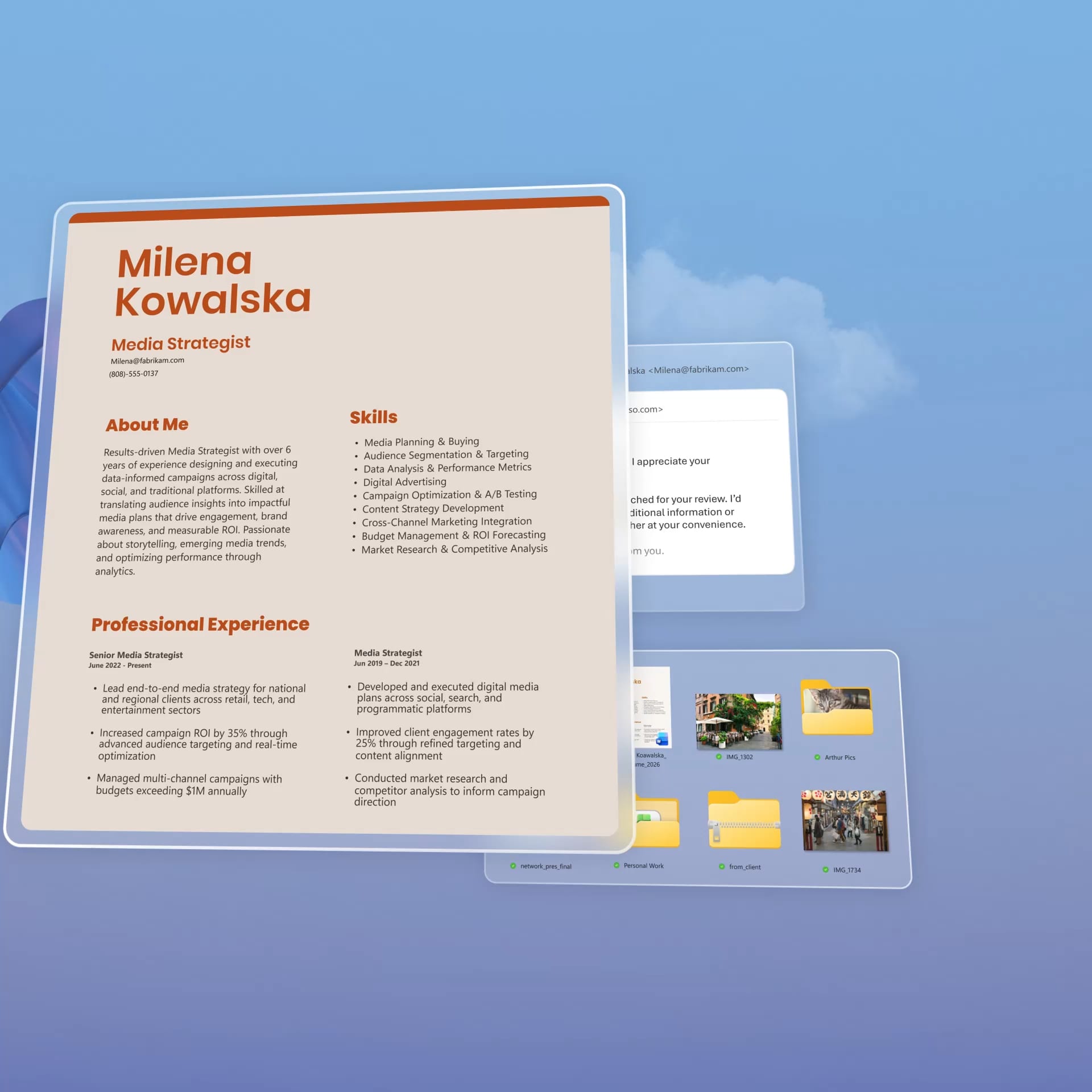 Una tableta con un currículum en pantalla y una ventana de correo flotan sobre un fondo de cielo azul con nubes, junto a íconos de carpetas con fotografías.